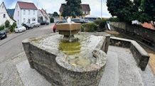 15.04.2026 Ist der Brunnen vor dem Rathaus in Owen Luxus?